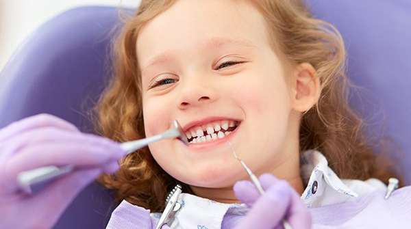Bambina dal dentista